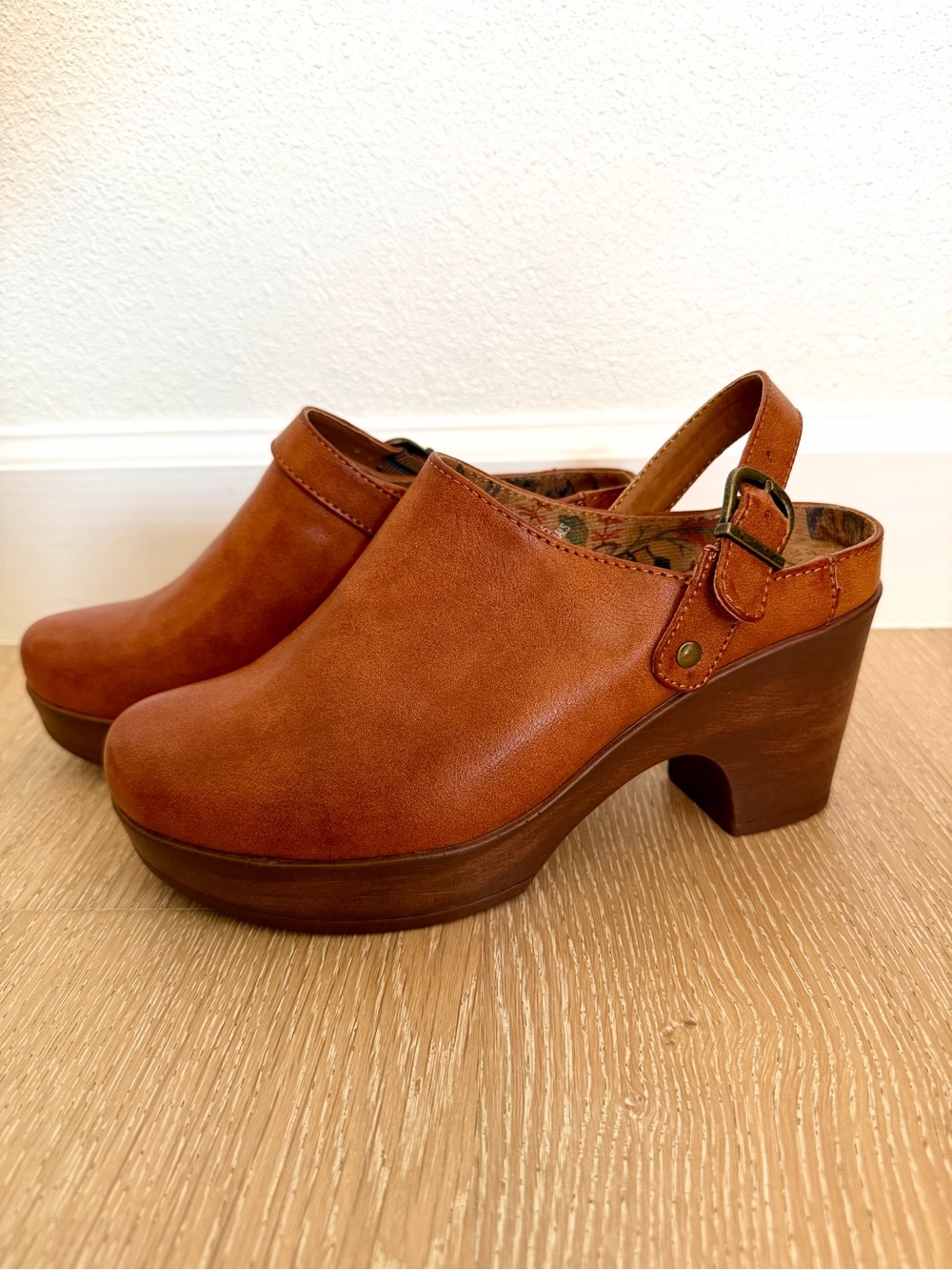 NWT B.O.C. Born Adel Tan Faux Leather Slingback Clogs Heels Size 7.5
